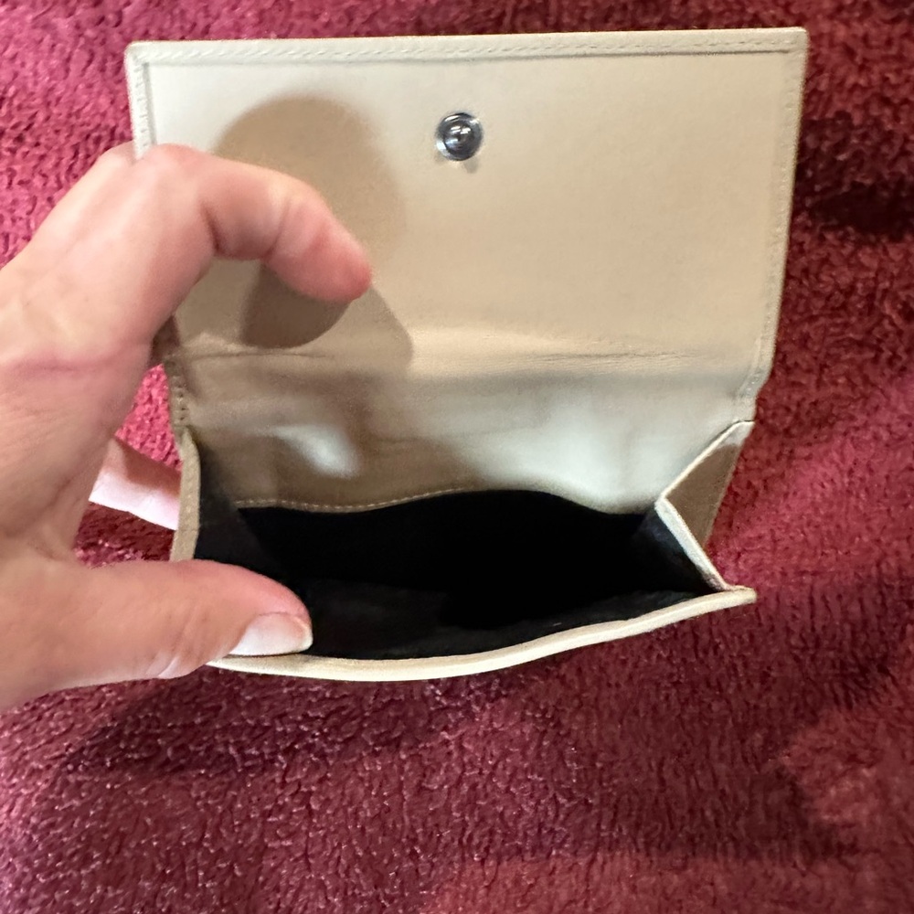 Gucci wallet in great condition. Please see photos. - Picture 2 of 5
